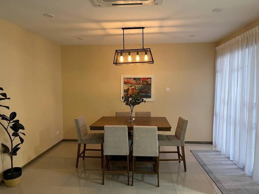 Rumah Saujana Klia Sepang Luaran gambar